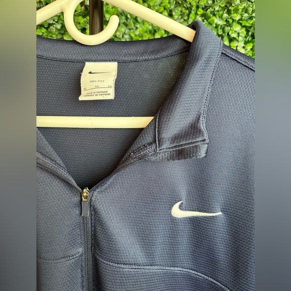 Nike Men’s 1/4 Zip Black Pullover - Picture 3 of 4